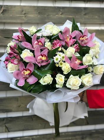 Букет цветов из: Розы и Хризантемы в Красный Бор