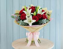 Букет цветов из:  Лилии и Розы в Красный Бор