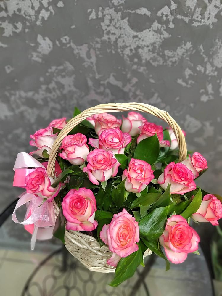 Цветочная композиция из Розы в корзине в Красный Бор