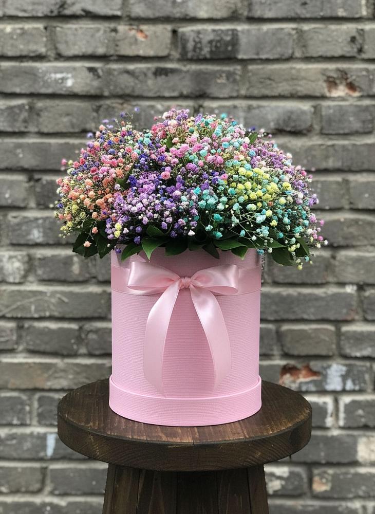Цветочная композиция из Гипсофила и Розы в шляпной коробке в Красный Бор