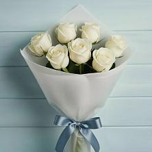 Букет 7 Белых роз Эдлесс Лав в Красный Бор
