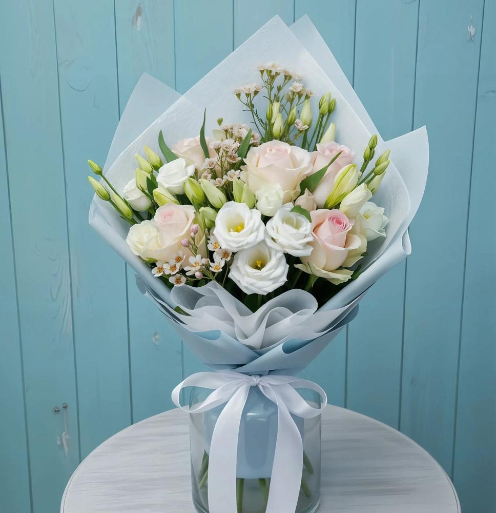 Букет цветов из: Розы и Лизиантусы в Красный Бор