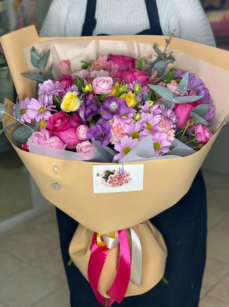 Букет цветов из: Хризантемы, Гвоздики и Альстромерии в Красный Бор