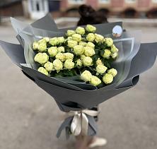 Букет Белые кустовые розы Солинеро в Красный Бор