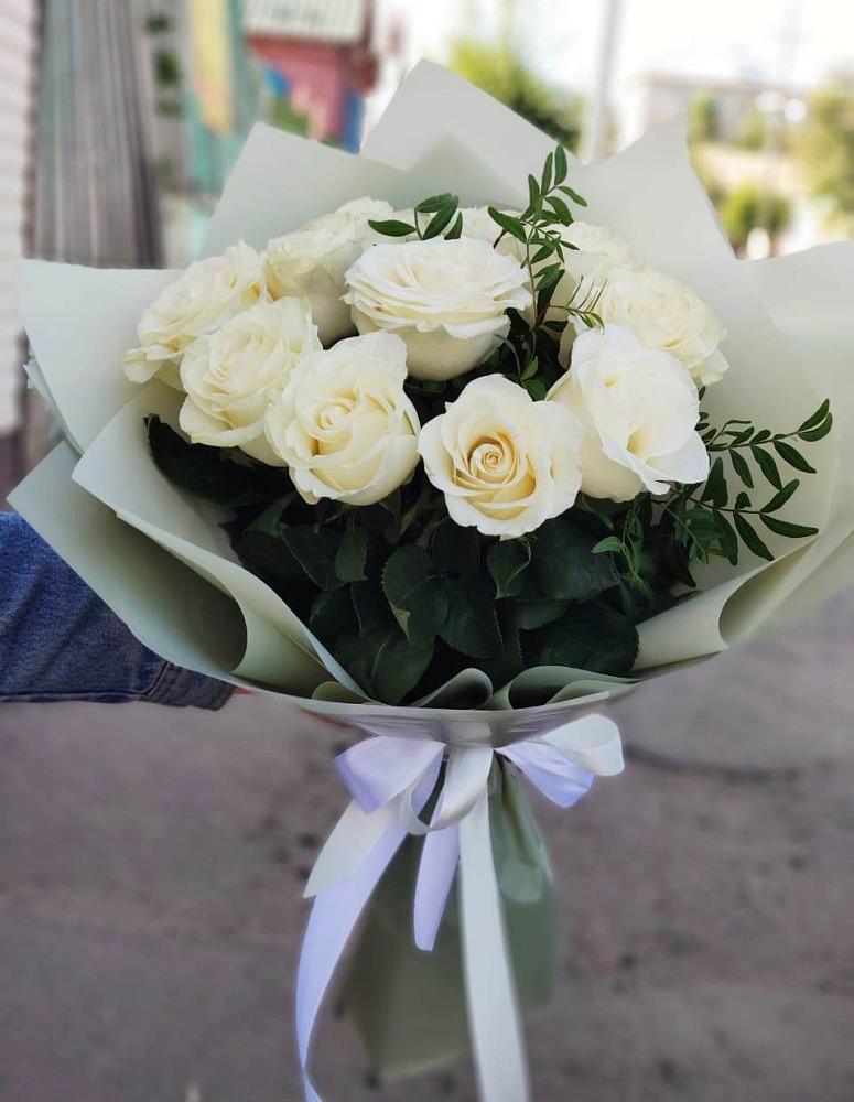 Букет Белые розы Проуд в Красный Бор