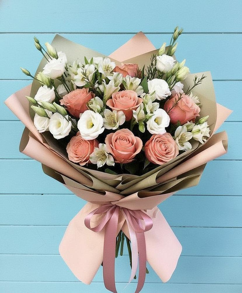 Букет цветов из: Розы, Альстромерии и Лизиантусы в Красный Бор