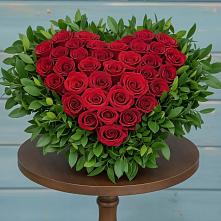 Цветочная композиция из Розы в виде сердца в Красный Бор