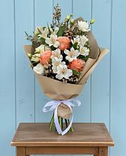 Букет цветов из:  Альстромерии, Лизиантусы, Розы и Хризантемы #REPLACE_PRED# Красный Бор