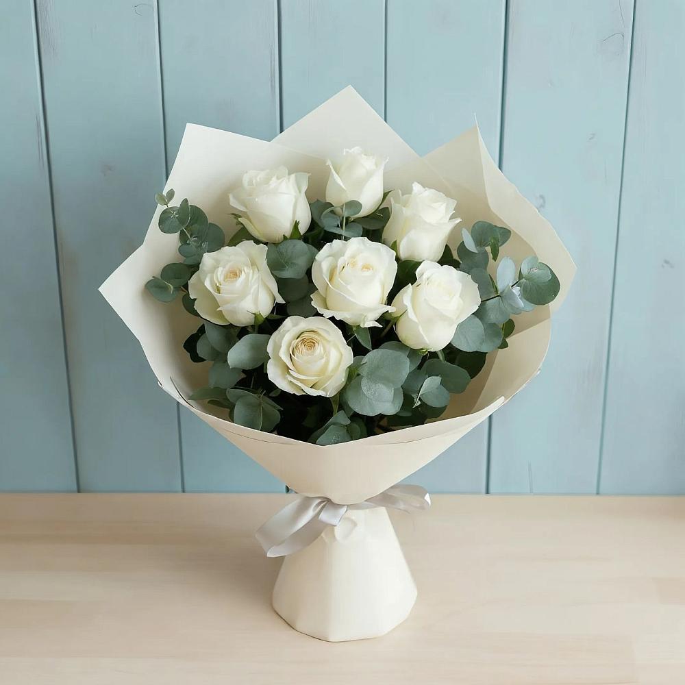 Букет Белые розы в Эвкалипте в Красный Бор