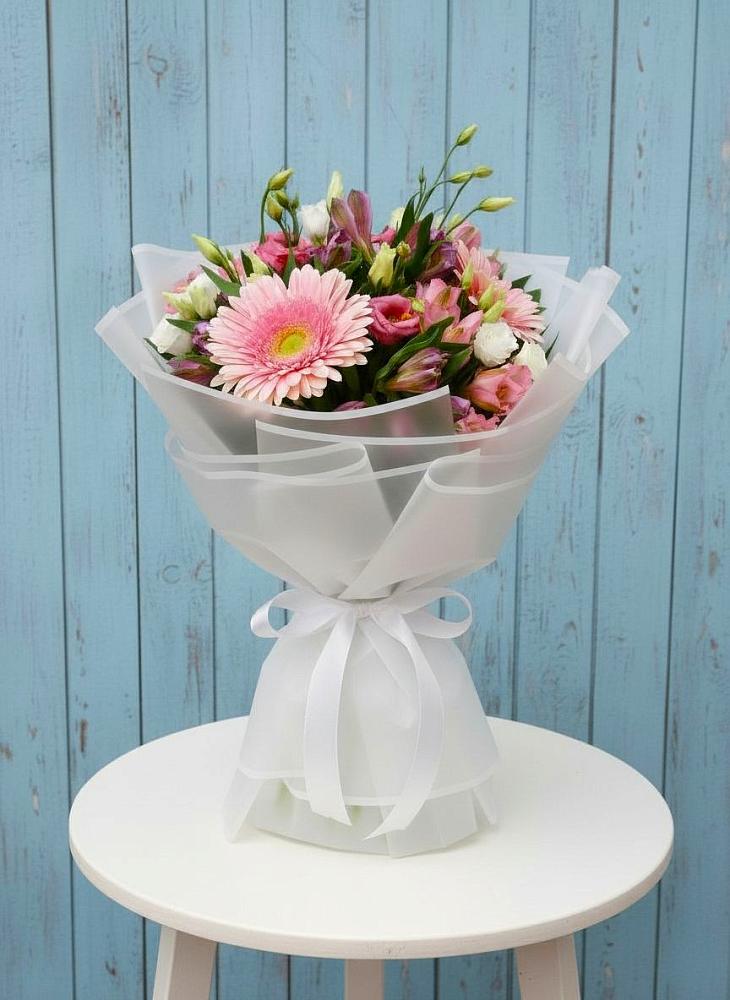 Букет цветов из: Герберы, Альстромерии и Лизиантусы в Красный Бор