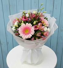 Букет цветов из:  Герберы, Альстромерии и Лизиантусы в Красный Бор