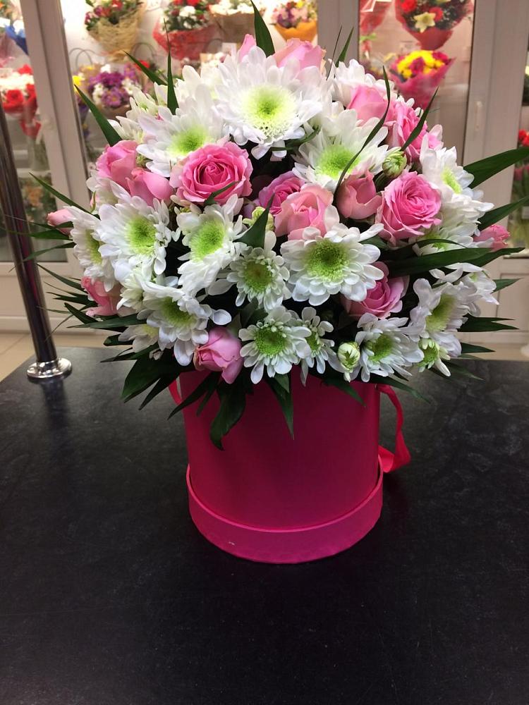 Цветочная композиция из Розы и Хризантемы в шляпной коробке в Красный Бор