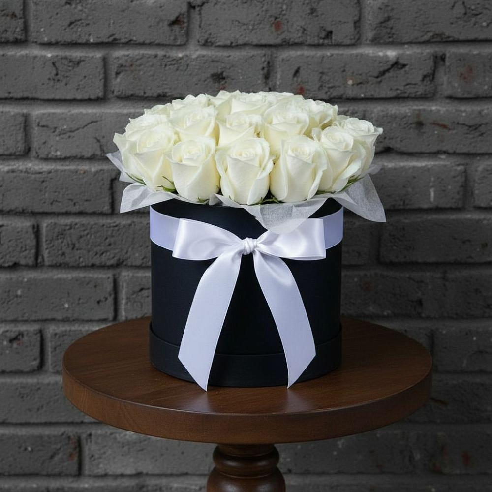 Цветочная композиция из Розы в шляпной коробке в Красный Бор