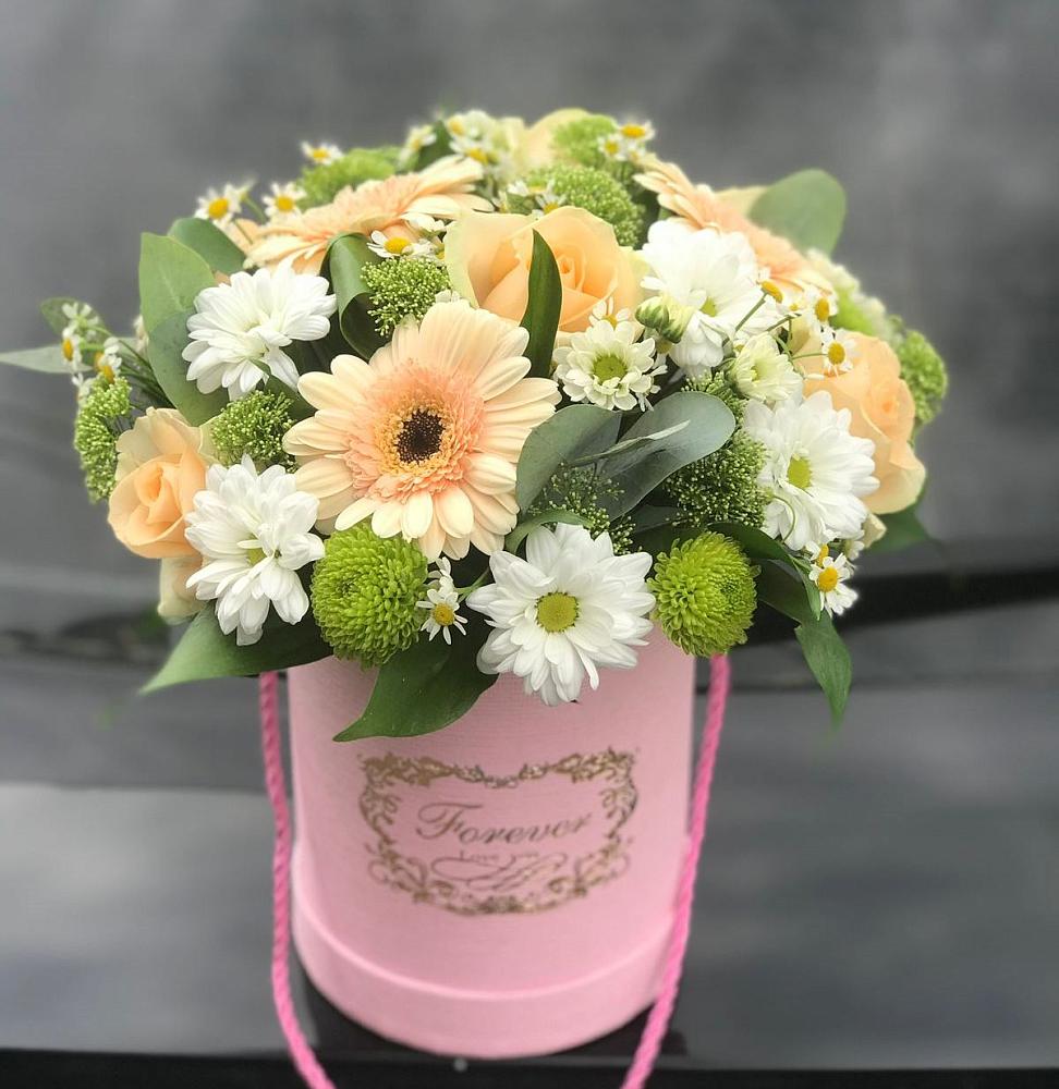 Цветочная композиция из Розы, Герберы и Хризантемы в шляпной коробке в Красный Бор