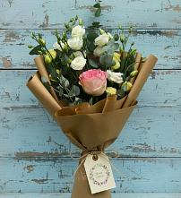 Букет цветов из:  Розы и Лизиантусы в Красный Бор