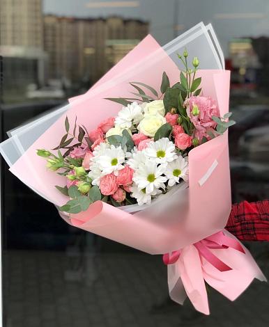 Букет цветов из: Розы, Лизиантусы и Хризантемы в Красный Бор